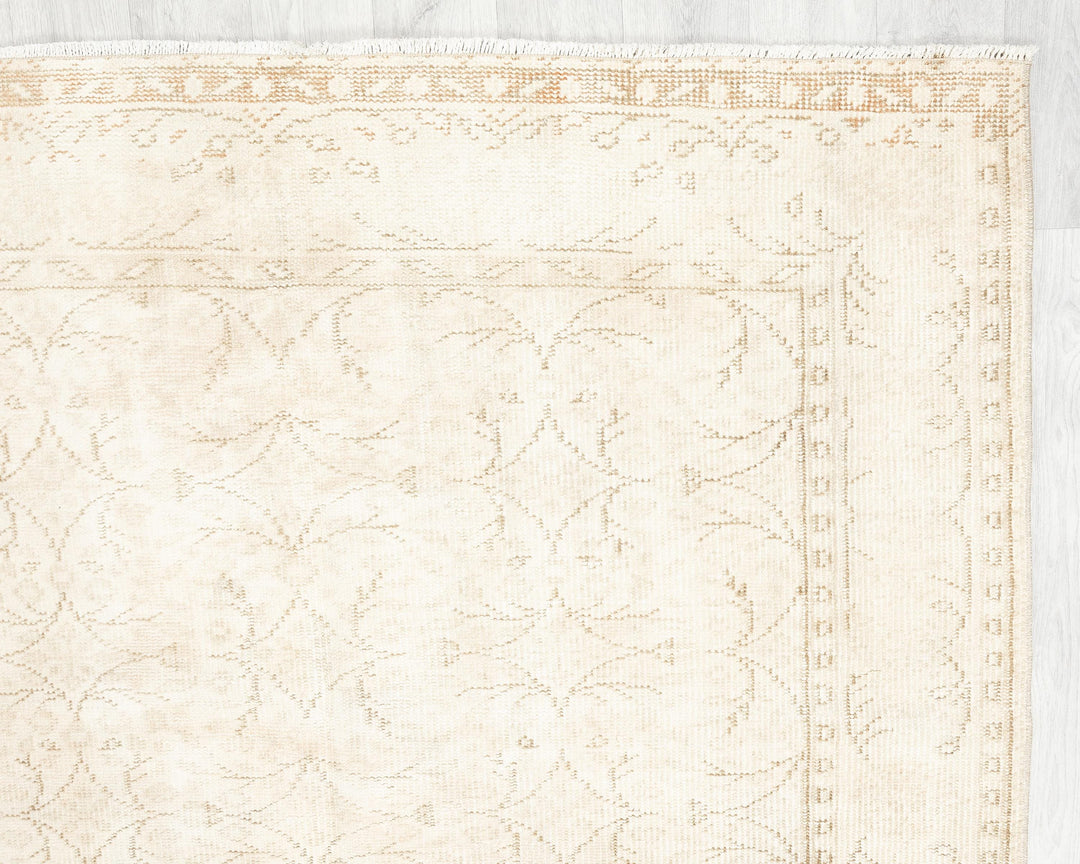 Beige Oushak Rug 5' x 8' 8" | No. VR26216