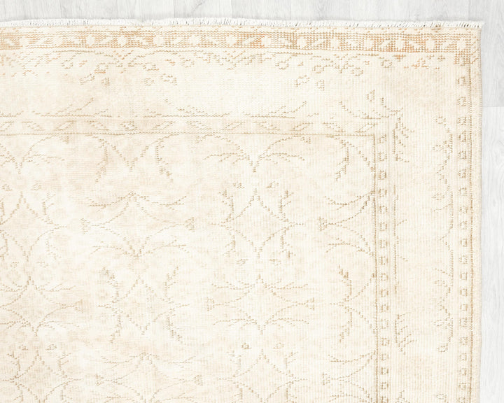 Beige Oushak Rug 5' x 8' 8" | No. VR26216
