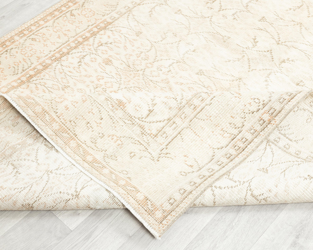 Beige Oushak Rug 5' x 8' 8" | No. VR26216