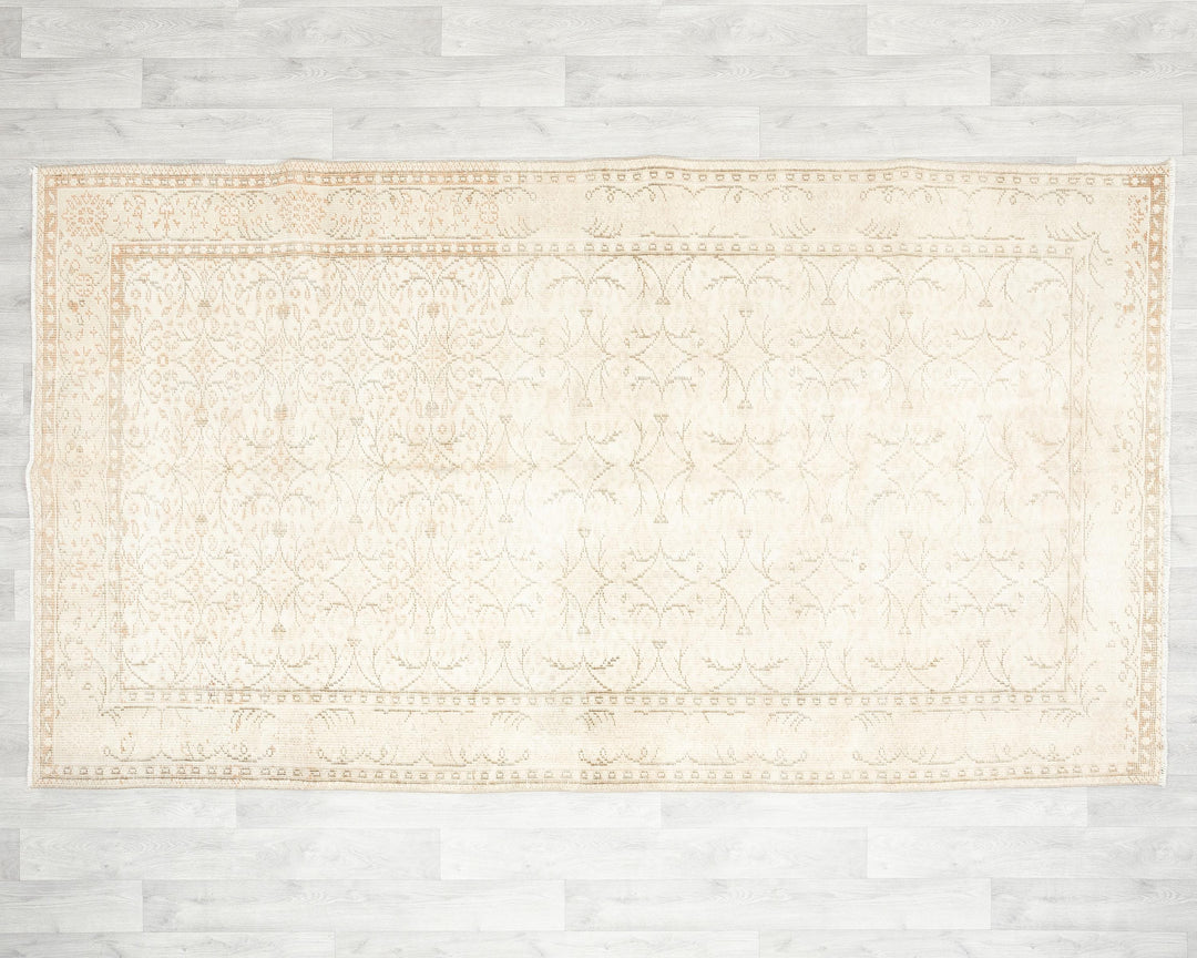 Beige Oushak Rug 5' x 8' 8" | No. VR26216