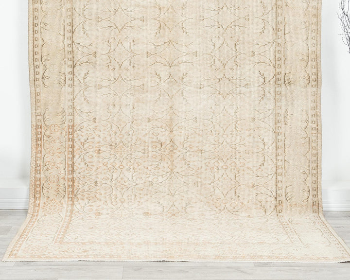 Beige Oushak Rug 5' x 8' 8" | No. VR26216