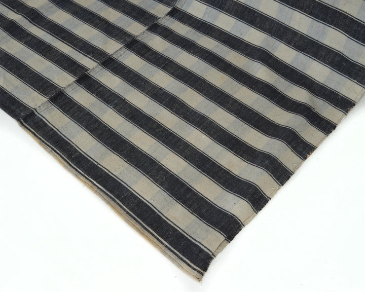 Kilim Rug 5' 7" x 8' 6" | No. VR75627