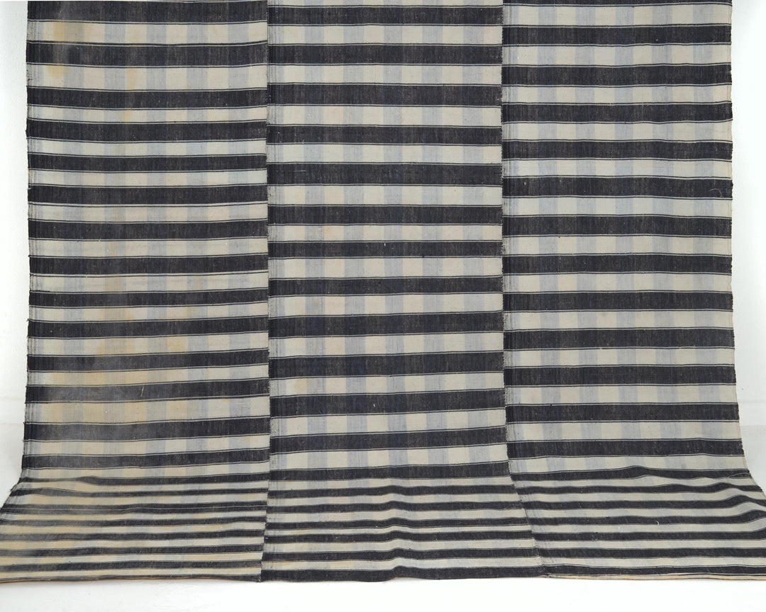 Kilim Rug 5' 7" x 8' 6" | No. VR75627