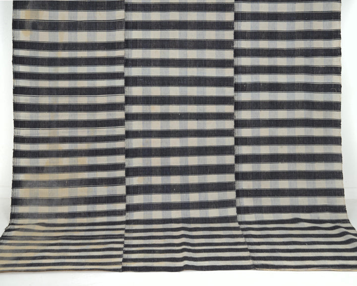 Kilim Rug 5' 7" x 8' 6" | No. VR75627