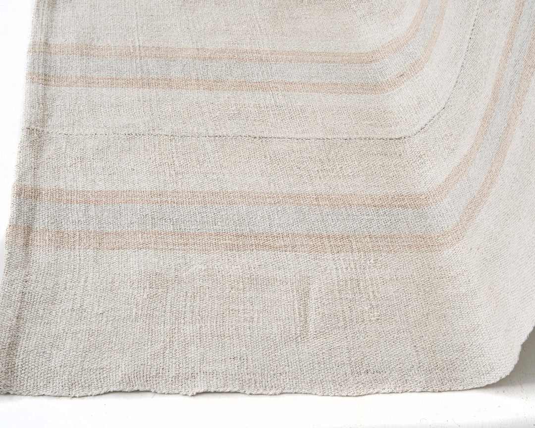 White Kilim Rug 5' 8" x 8' 1" | No. VR68005