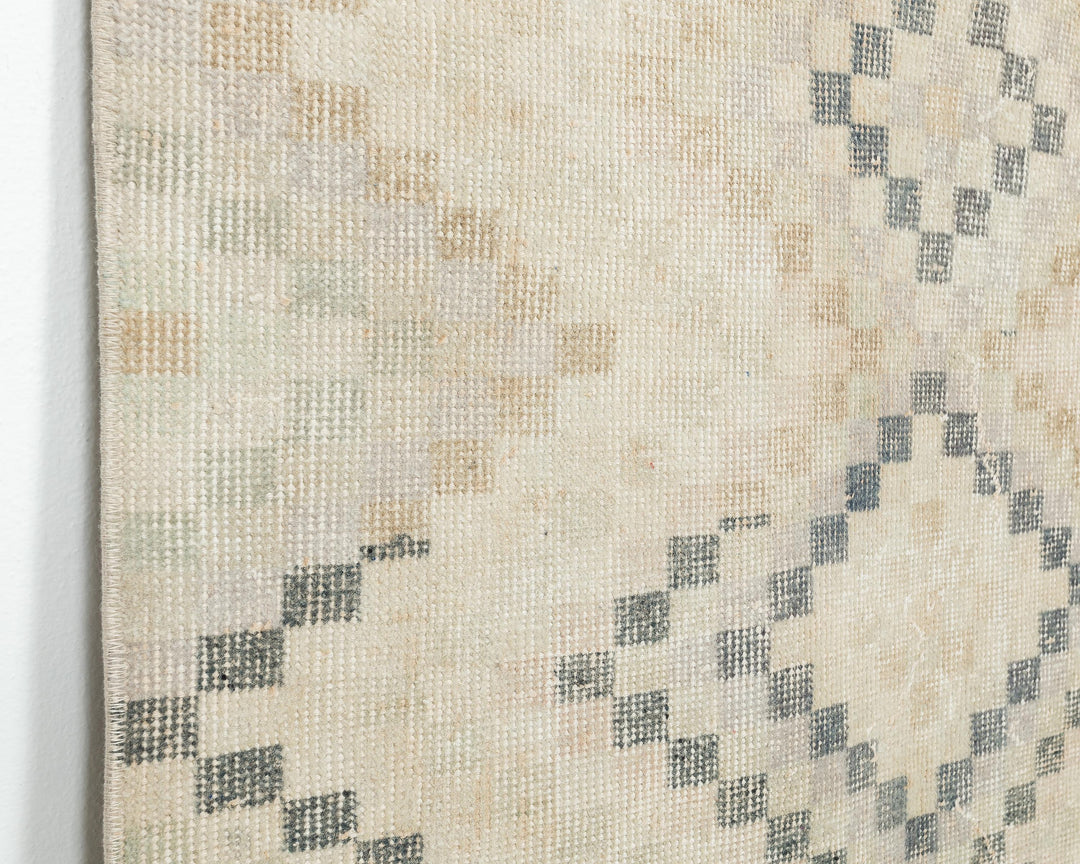 Beige Oushak Rug 2' 8" x 5' 8" | No. VR97293