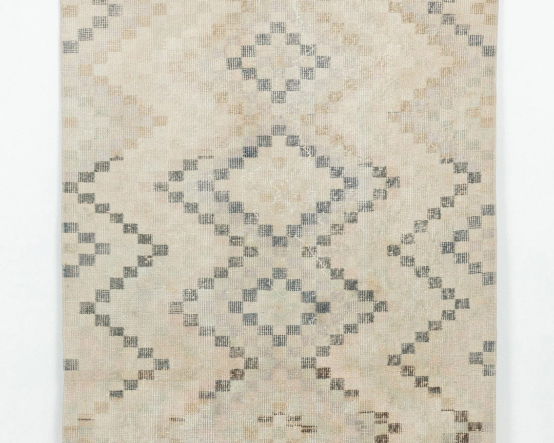 Beige Oushak Rug 2' 8" x 5' 8" | No. VR97293