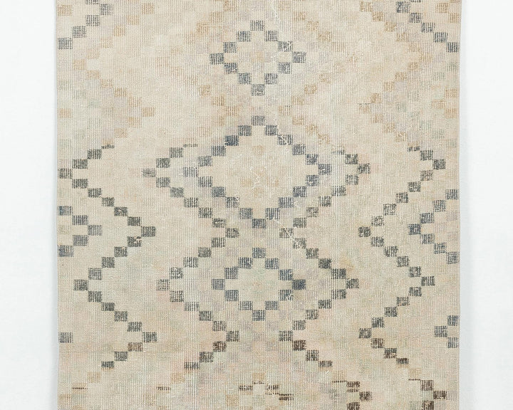 Beige Oushak Rug 2' 8" x 5' 8" | No. VR97293