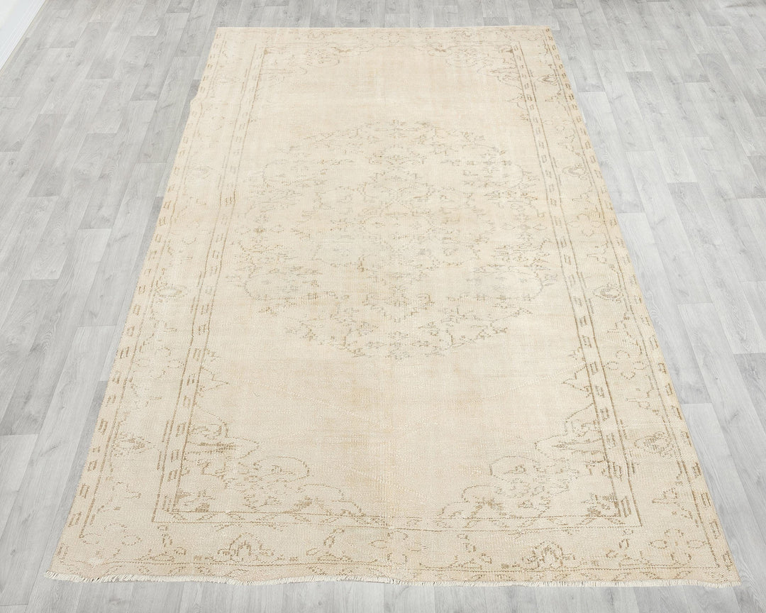 Beige Oushak Rug 6' x 10' | No. VR48946