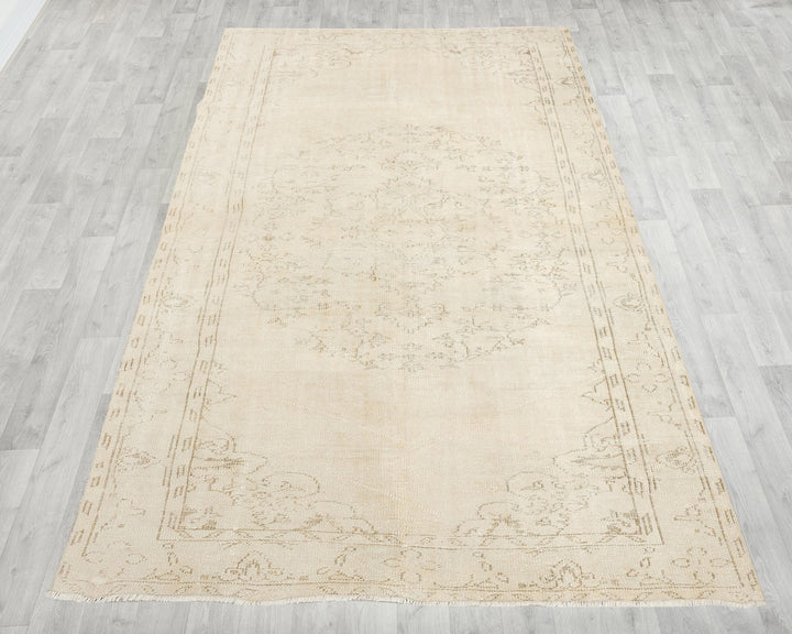 Beige Oushak Rug 6' x 10' | No. VR48946