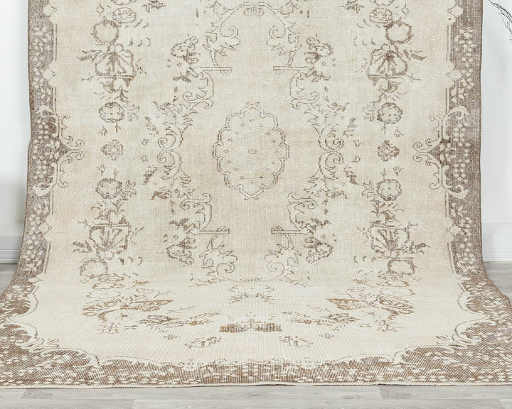 Neutral Oushak Rug 6' 2" x 10' 1" | No. VR11553