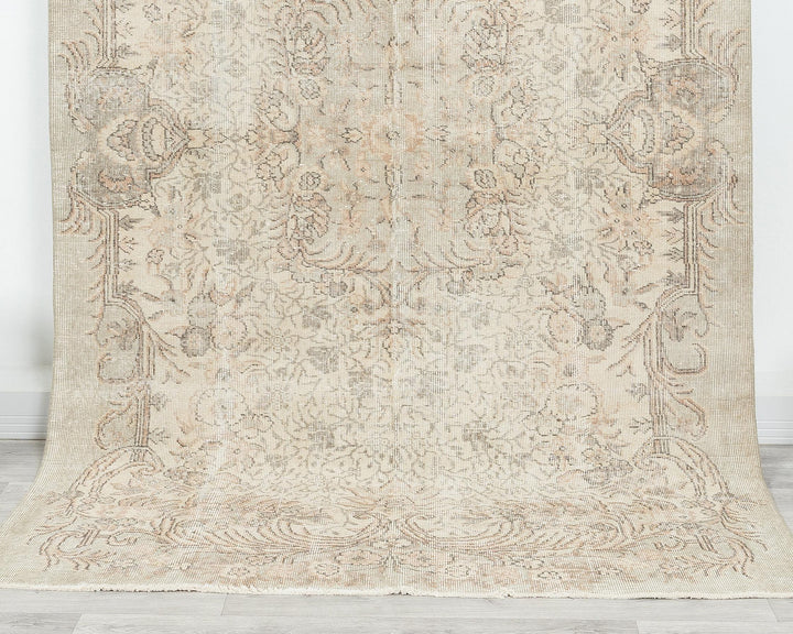 Neutral Oushak Rug 5' 4" x 8' 8" | No. VR58005