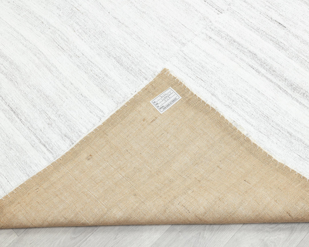 White Kilim Rug 6' 9" x 8' 7" | No. VR10327
