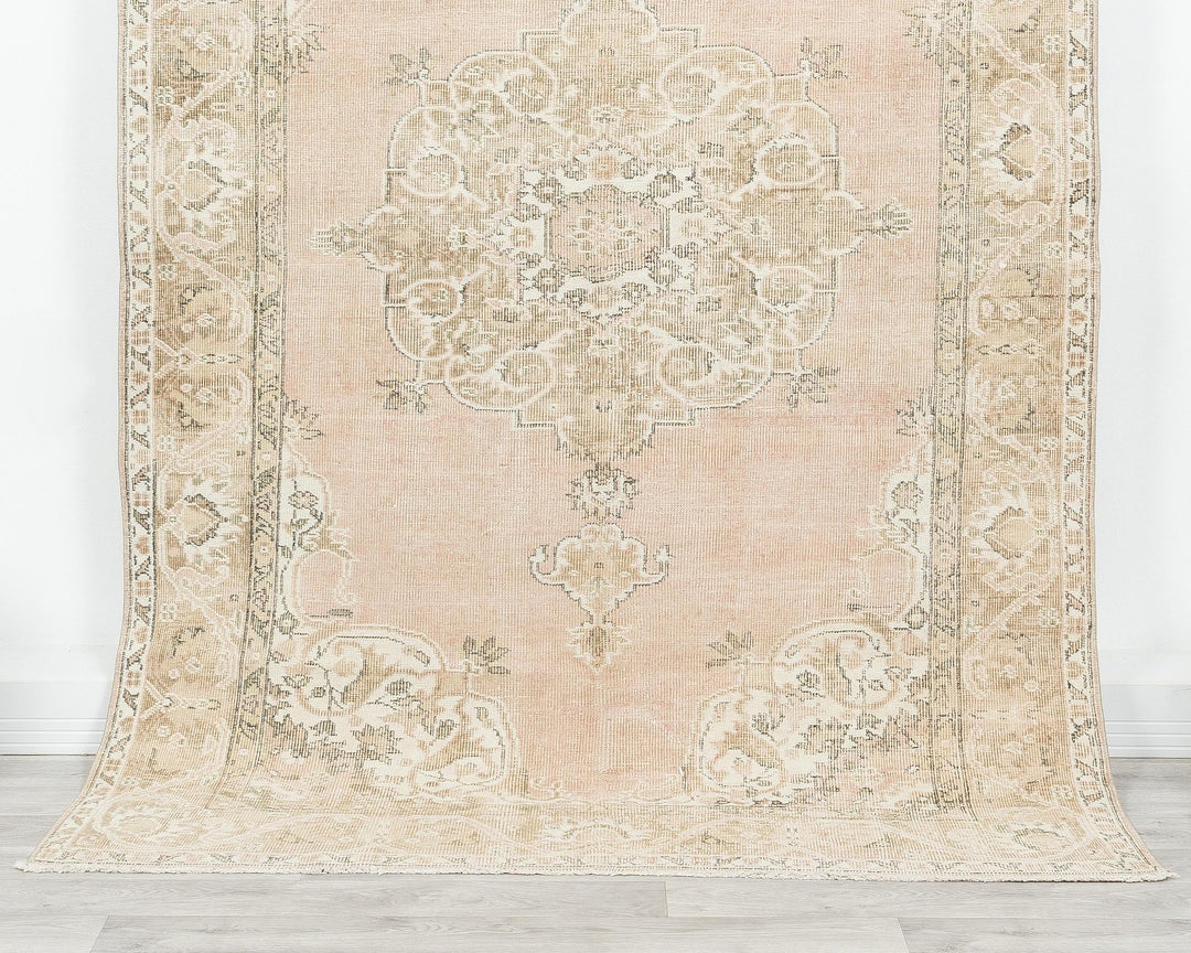 Beige Oushak Rug 5' 1" x 7' 11" | No. VR97934