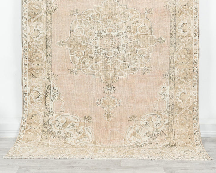 Beige Oushak Rug 5' 1" x 7' 11" | No. VR97934