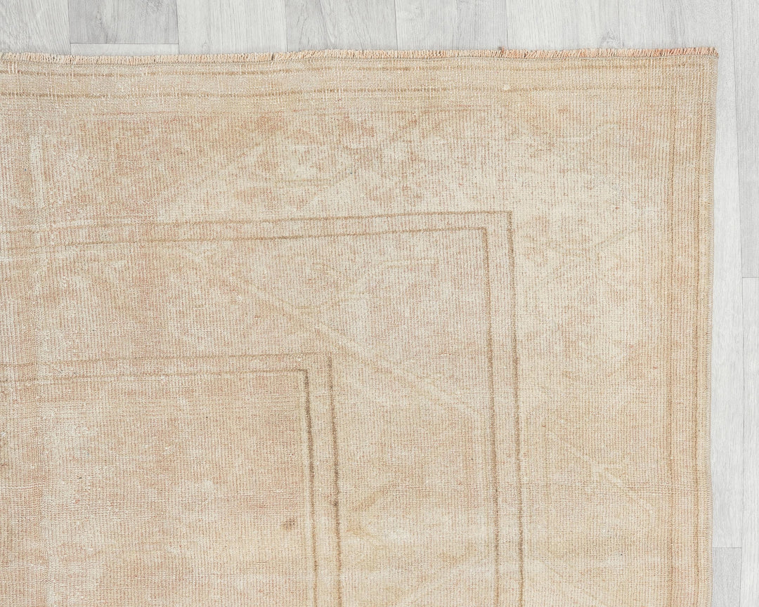 Beige Oushak Rug 4' 11" x 7' 8" | No. VR26782
