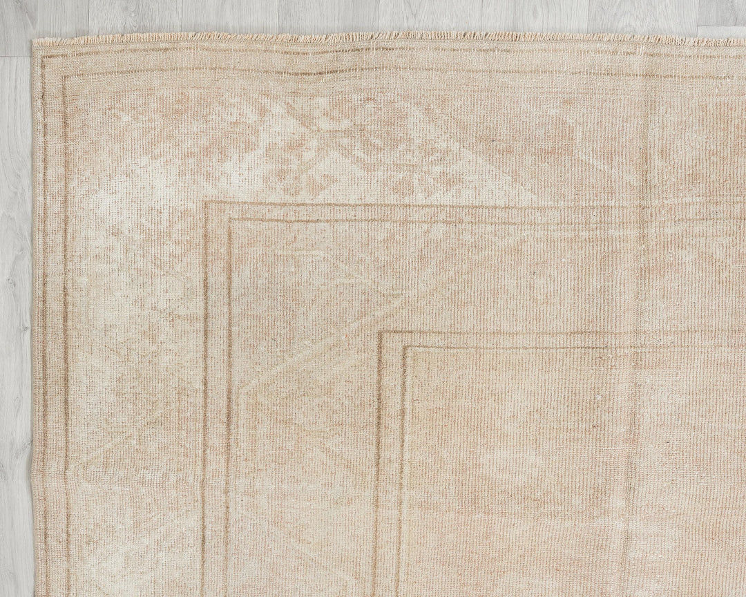 Beige Oushak Rug 4' 11" x 7' 8" | No. VR26782