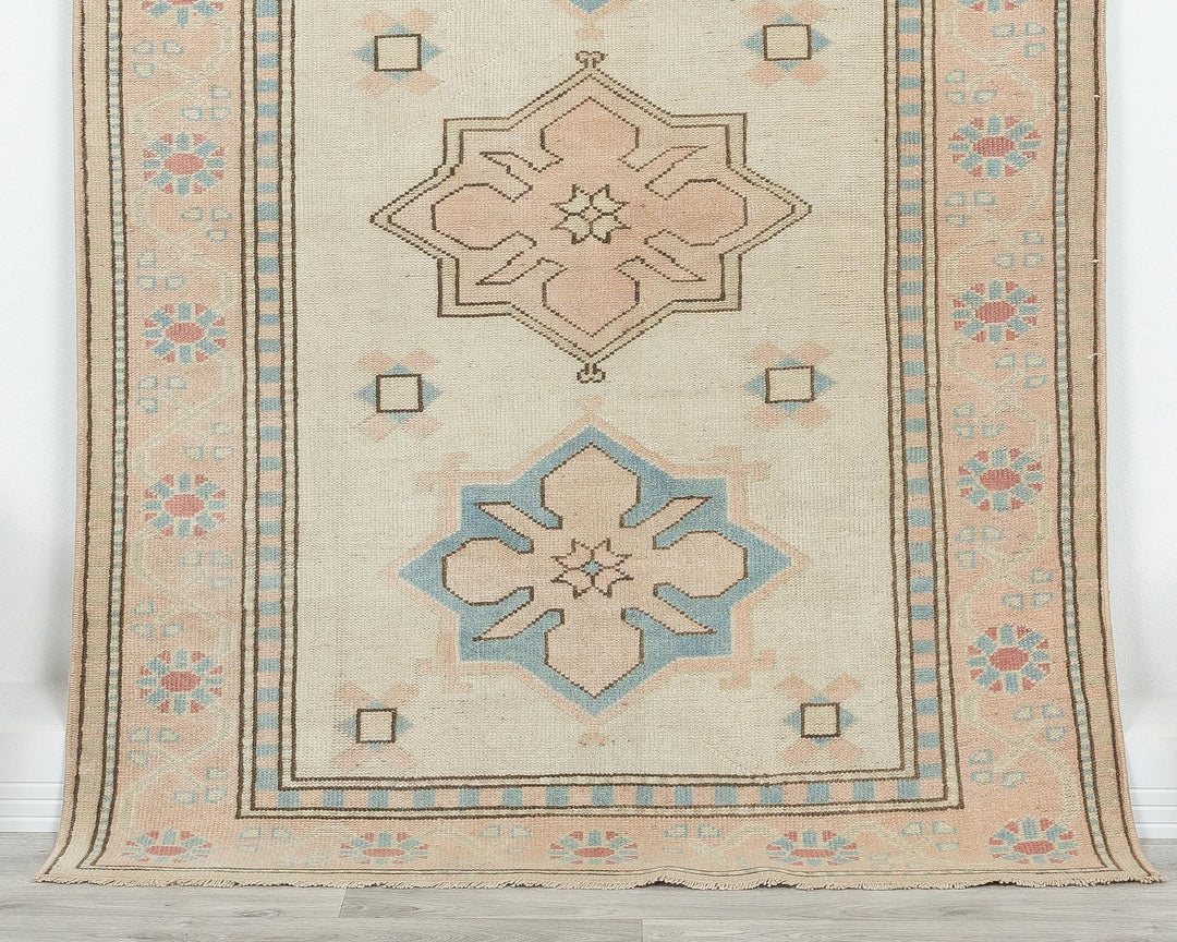 Beige Oushak Rug 3' 11" x 5' 6" | No. VR61558