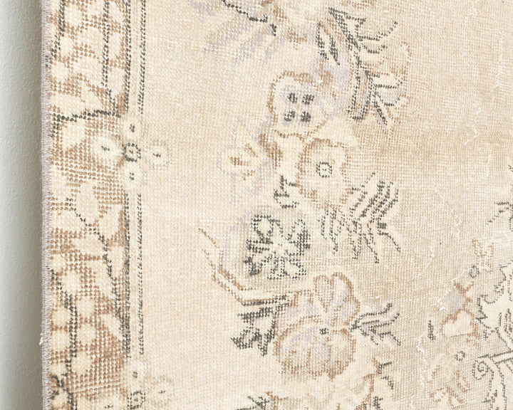 Beige Oushak Rug 9' 2" x 5' 7" | No. VR25463