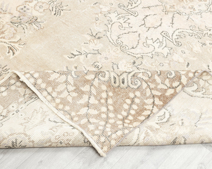 Beige Oushak Rug 9' 2" x 5' 7" | No. VR25463