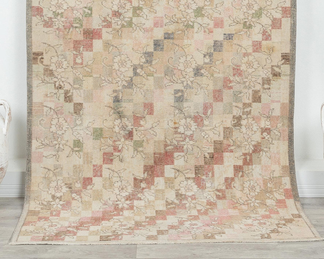 Neutral Oushak Rug 3' 11" x 7' 11" | No. VR20483