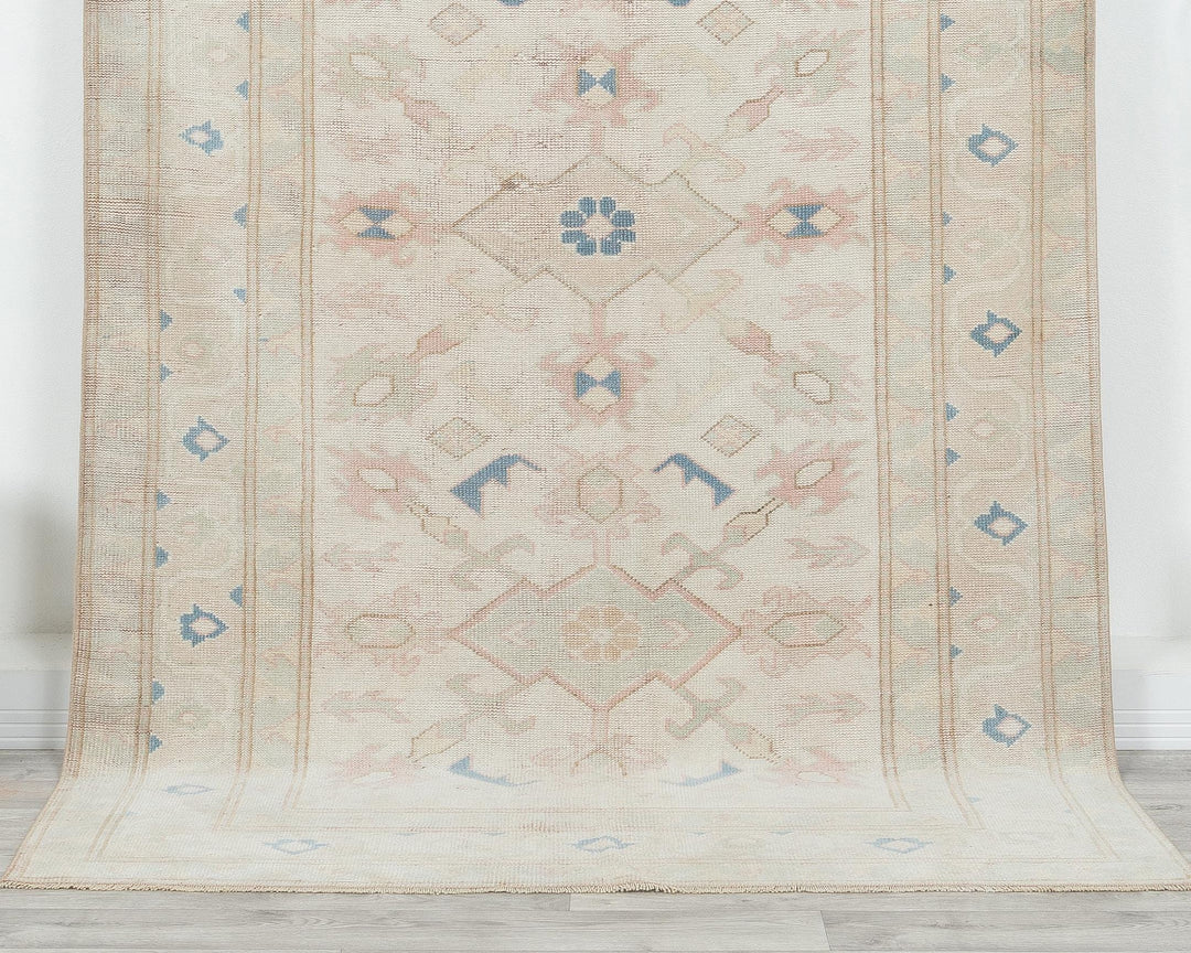 Beige Oushak Rug 8' 2" x 4' 9" | No. VR23822