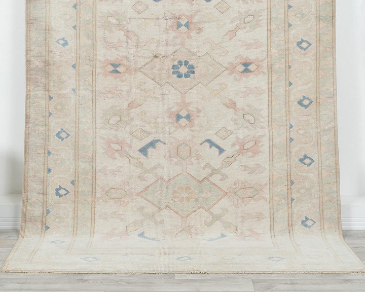 Beige Oushak Rug 8' 2" x 4' 9" | No. VR23822