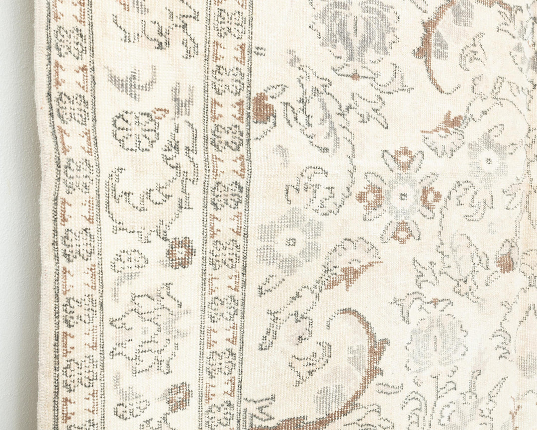 Beige Oushak Rug 8' 11" x 6' 3" | No. VR42107