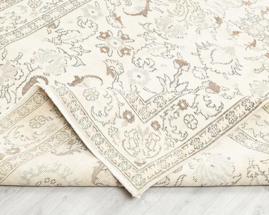 Beige Oushak Rug 8' 11" x 6' 3" | No. VR42107