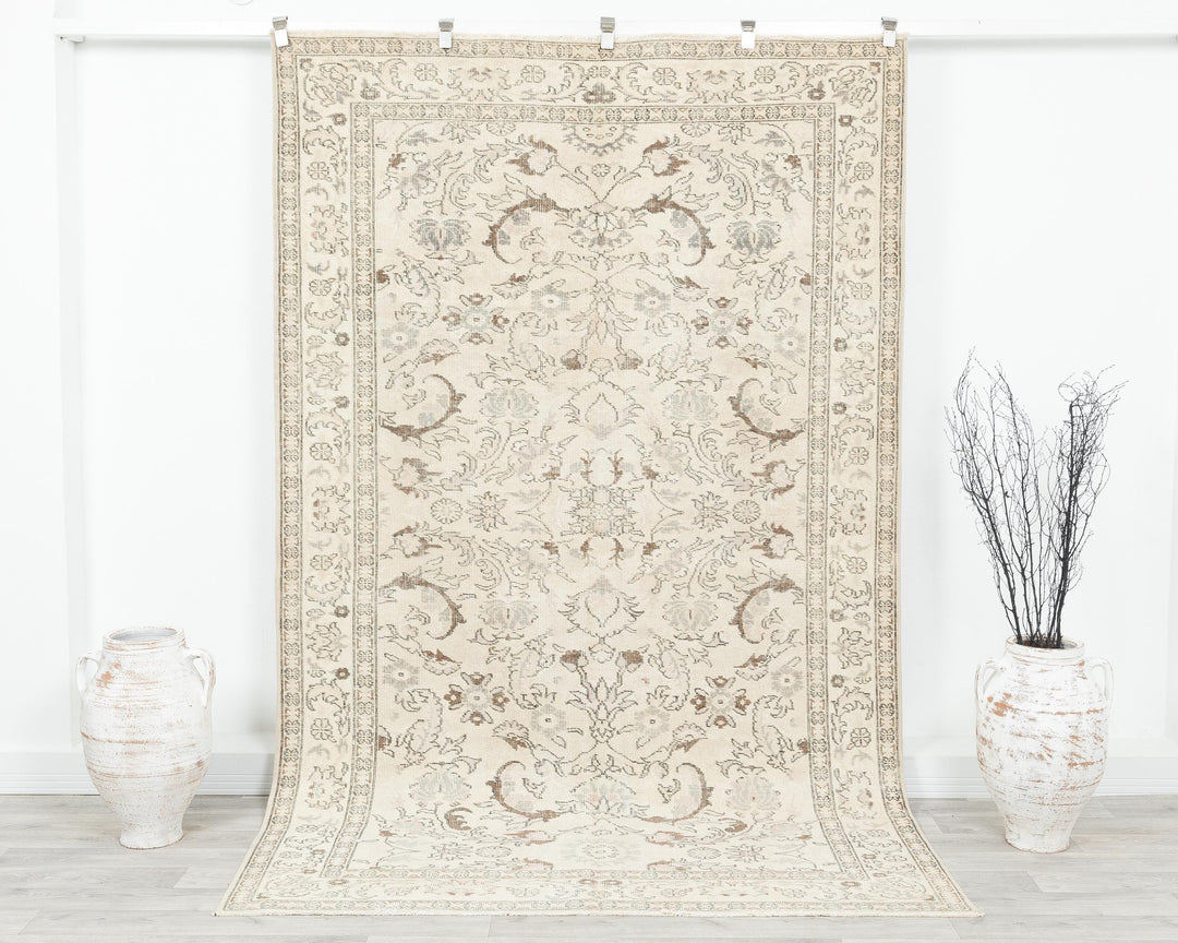 Beige Oushak Rug 8' 11" x 6' 3" | No. VR42107