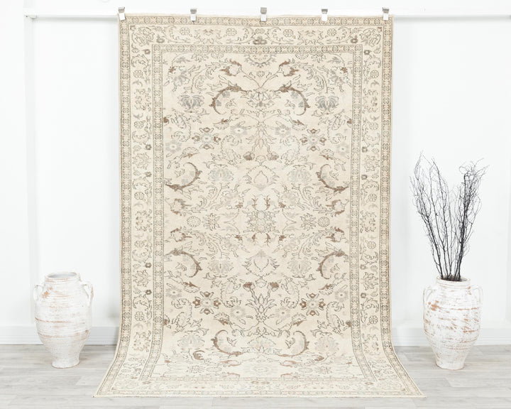 Beige Oushak Rug 8' 11" x 6' 3" | No. VR42107