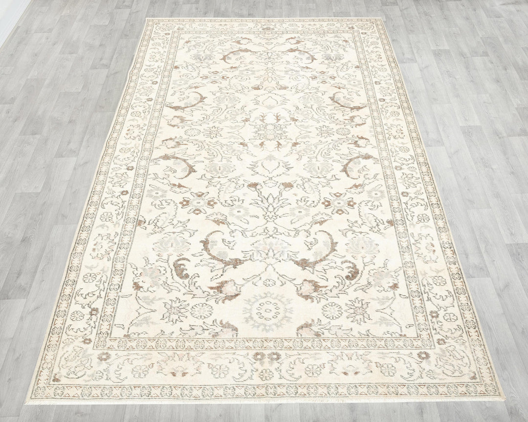 Beige Oushak Rug 8' 11" x 6' 3" | No. VR42107