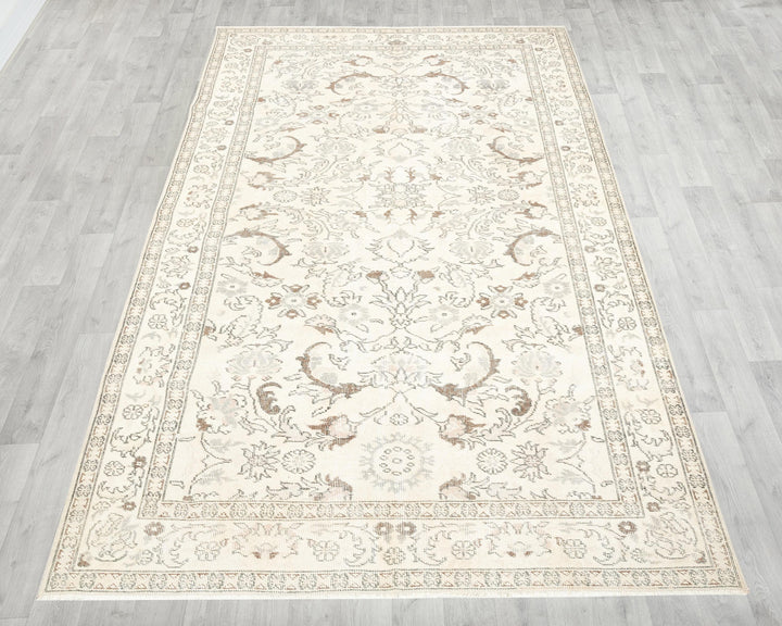 Beige Oushak Rug 8' 11" x 6' 3" | No. VR42107