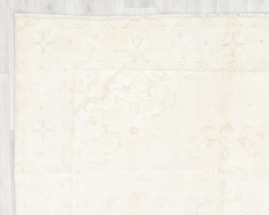 Beige Oushak Rug 9' 9" x 5' 9" | No. VR42867