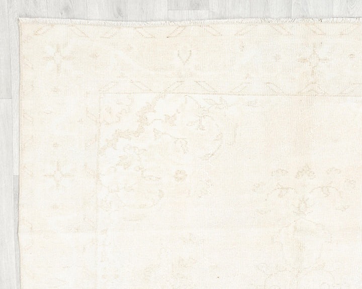 Beige Oushak Rug 9' 9" x 5' 9" | No. VR42867