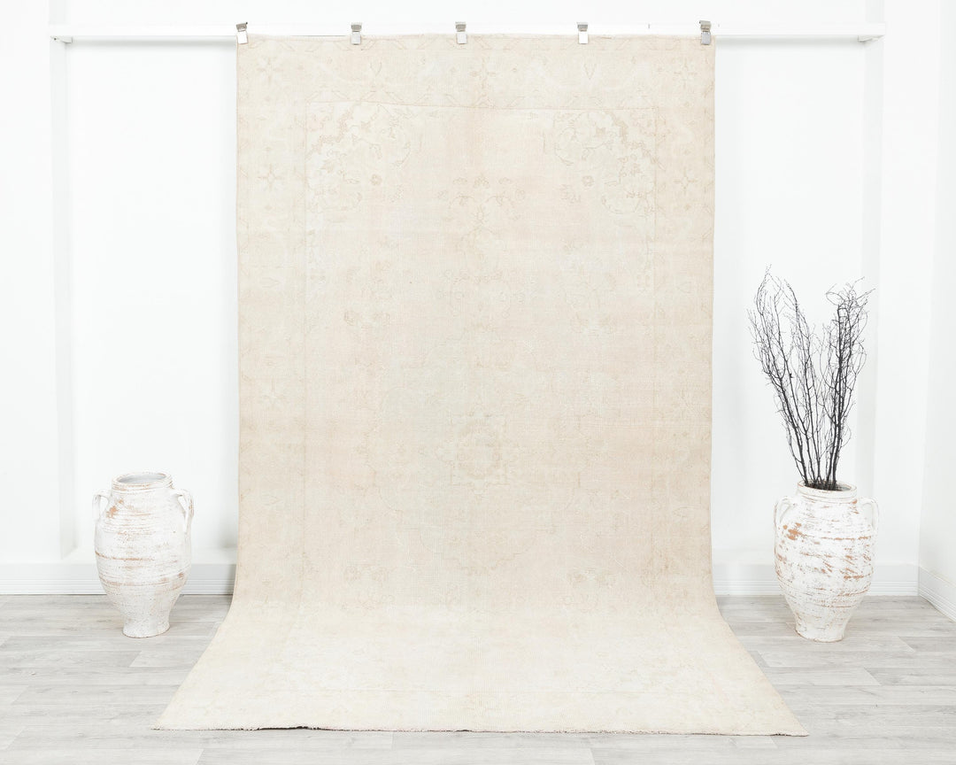 Beige Oushak Rug 9' 9" x 5' 9" | No. VR42867
