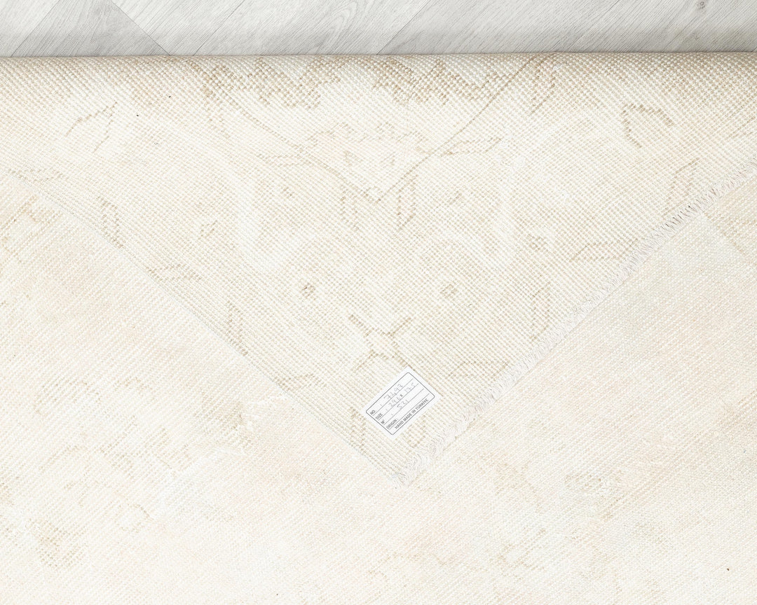 Beige Oushak Rug 9' 9" x 5' 9" | No. VR42867
