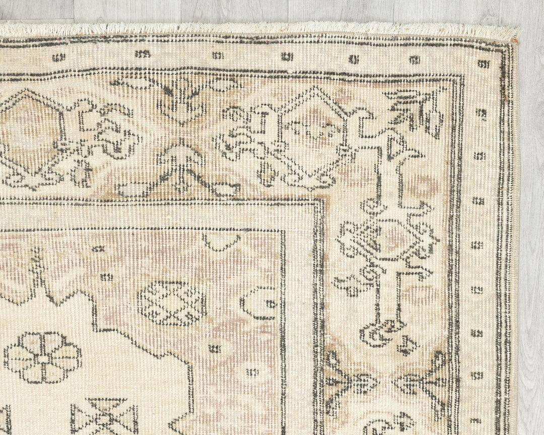 Oushak Rug 7' 10" x 3' 8" | No. VR95064