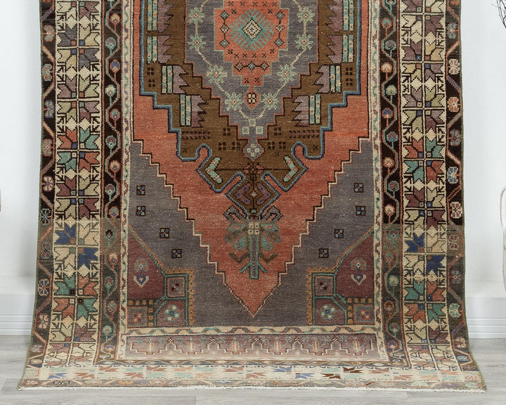 Oushak Rug 7' 10" x 3' 11" | No. VR34156