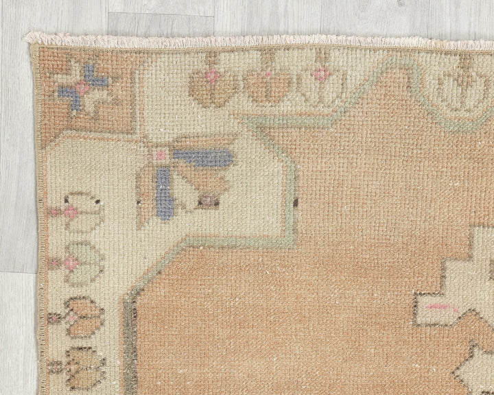 Oushak Rug 7' 5" x 3' 9" | No. VR26101