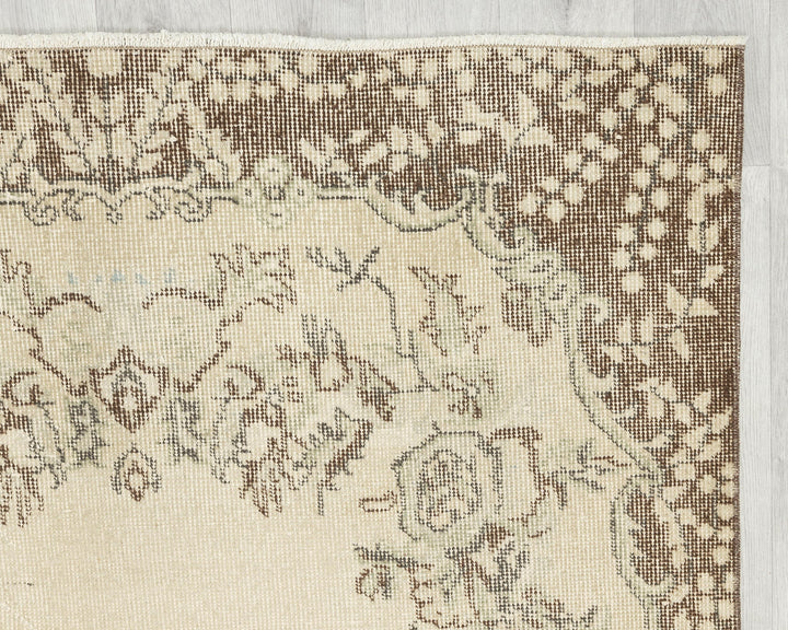 Beige Oushak Rug 3' 11" x 7' 1" | No. VR83106
