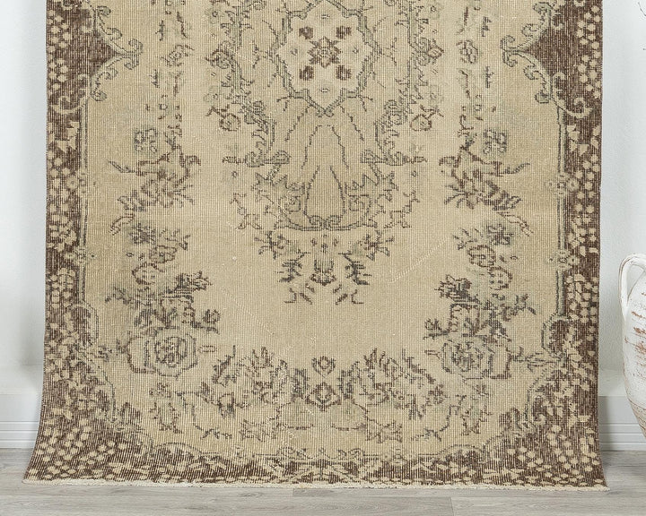 Beige Oushak Rug 3' 11" x 7' 1" | No. VR83106
