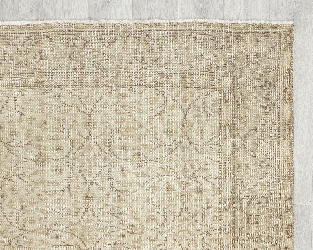 Beige Oushak Rug 0' 4" x 6' 9" | No. VR99982