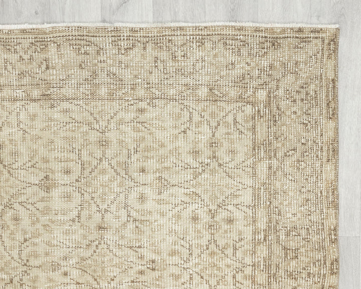 Beige Oushak Rug 0' 4" x 6' 9" | No. VR99982