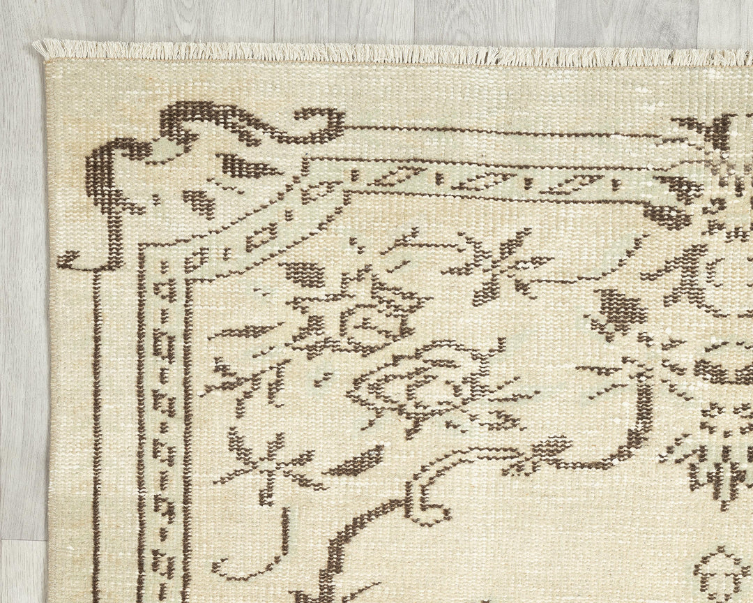 Beige Oushak Rug 6' 9" x 3' 8" | No. VR90754