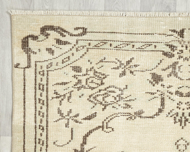 Beige Oushak Rug 6' 9" x 3' 8" | No. VR90754
