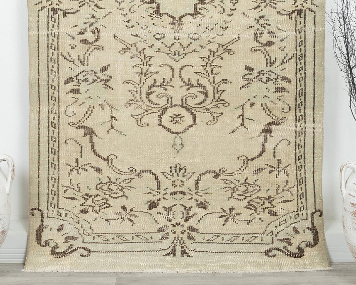 Beige Oushak Rug 6' 9" x 3' 8" | No. VR90754
