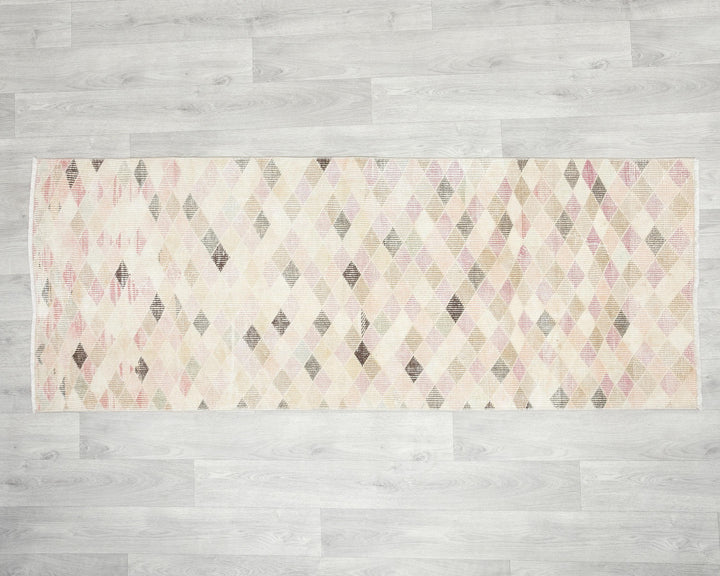 Beige Oushak Rug 2' 2" x 5' 10" | No. VR67604