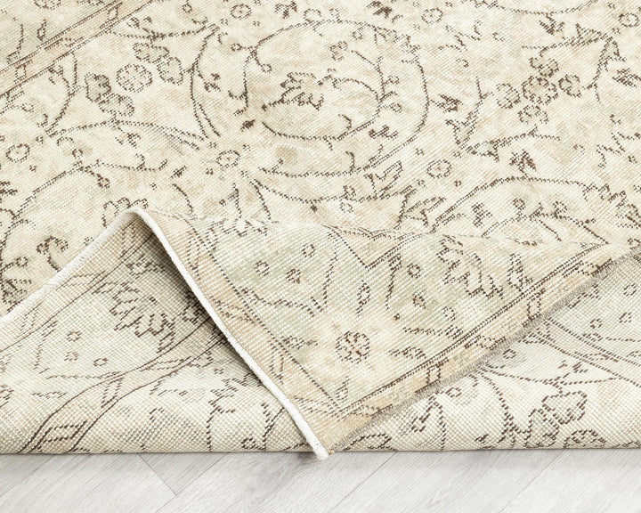 Beige Oushak Rug 8' 8" x 4' 6" | No. VR30829