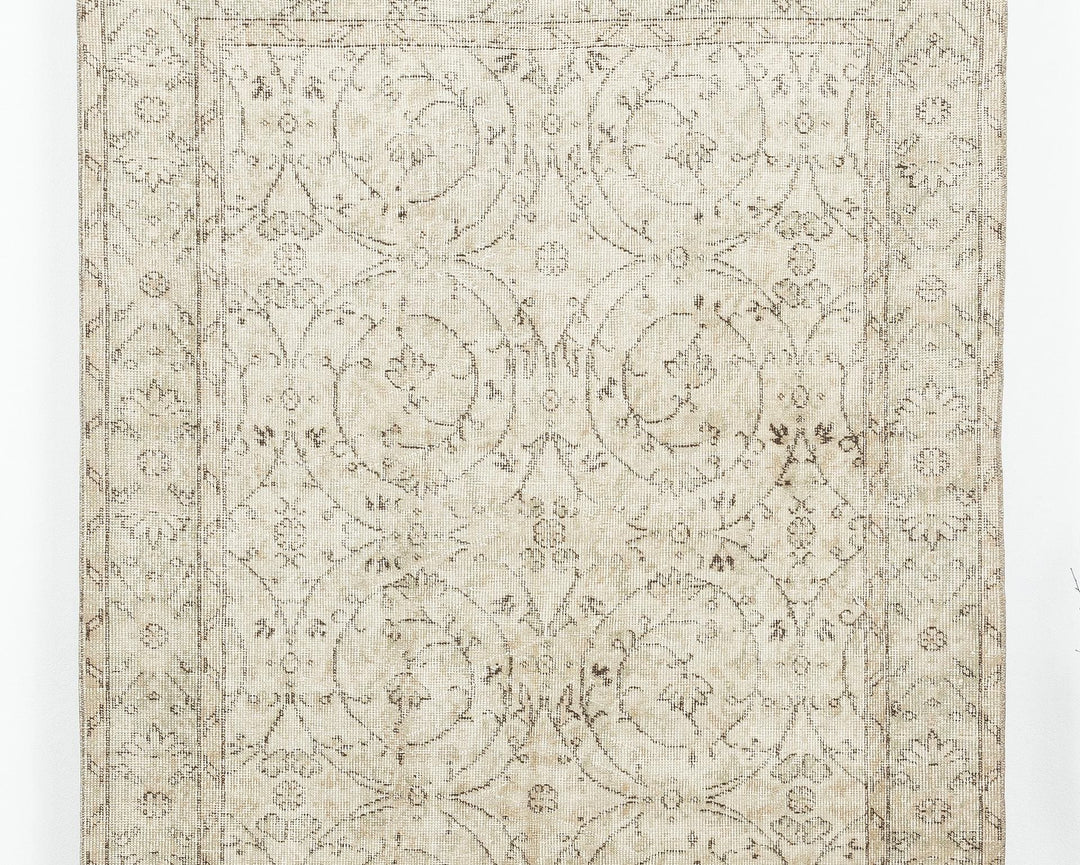 Beige Oushak Rug 8' 8" x 4' 6" | No. VR30829